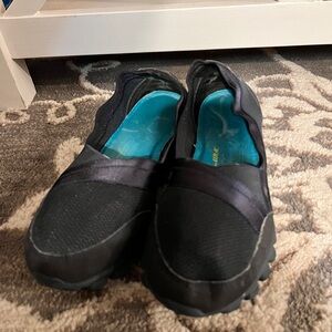 Skechers Women's Blue Slip-On Shoes Sz 9